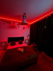 a red room with a bed with red lights at Cicha Przystań w Centrum -Mała Sienkiewicza in Kielce