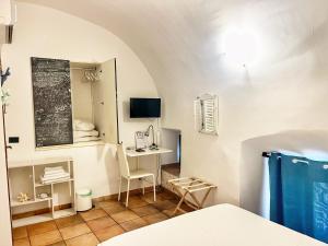 a small room with a desk and a chalkboard at B&B Chiostro San Marco in Tarquinia