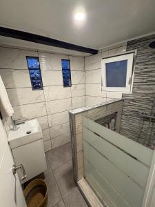 a bathroom with a toilet and a tv on the wall at El renacer de Flor - Casa turística in Chandreja +7 photos