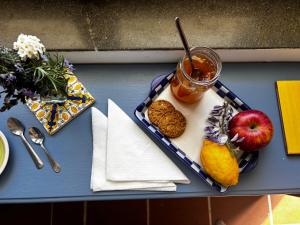 a blue table with a tray of food with fruit and a drink at Ara Solis in Arola