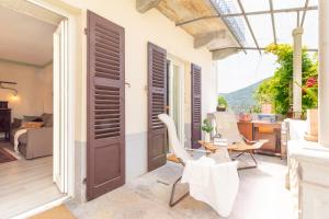 a patio with a door and chairs and a table at Dimora Pellegrino in Torre Pellice