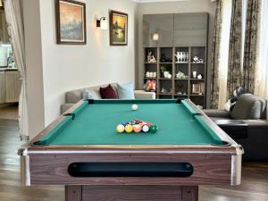 a pool table in a living room with afits at Art-Villa SeLena in Bar
