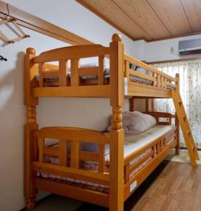 Двуетажно легло или двуетажни легла в стая в Guest House Wa N Wa