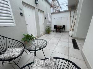 a patio with chairs and a table in a building at Apart Hotel RioSol in Concepción del Uruguay