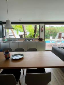 a kitchen and dining room with a wooden table at Casa da Granja in Sobral de Monte Agraço