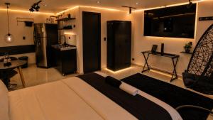 a bedroom with a large bed in a room at Aparta Estudios Luz Galery in Bogotá
