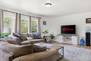 a living room with a couch and a tv at Riverview Bliss in Beautiful Home in Pulaski