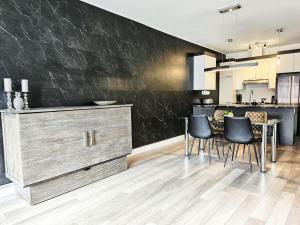 a kitchen with a counter with chairs and a table at Le201 Condo Chic Free Parking in Quebec City