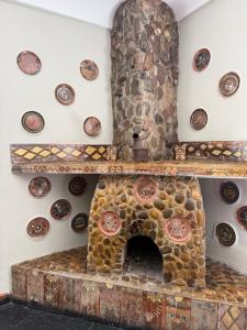 a stone oven with plates on a wall at La Quinta Eco Hotel in Urubamba