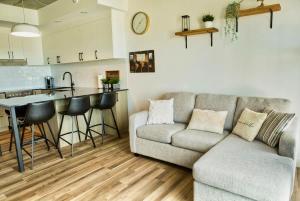 a living room with a couch and a kitchen at Caïman - Le1006 in Quebec City