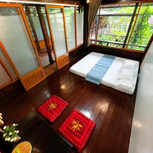 an overhead view of a bedroom with a bed and windows at Vũ Di Homestay in Hue