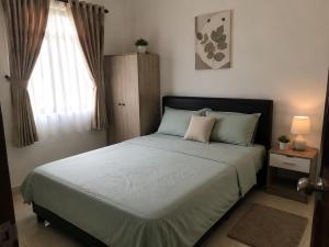 a bedroom with a bed and a window at GORDITAS Villa in Zacatecas