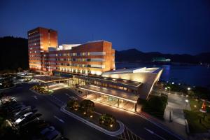 a large building with a parking lot in front of it at Geoje Samsung Hotel in Geoje