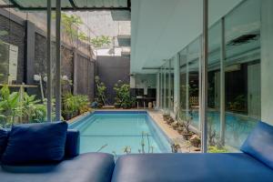 a swimming pool in the middle of a building at Hotel Bunga-Bunga By ARBA in Jakarta