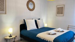 a bedroom with a bed with two towels on it at Les Calanques de Saint-Aygulf in Saint-Aygulf +69 photos