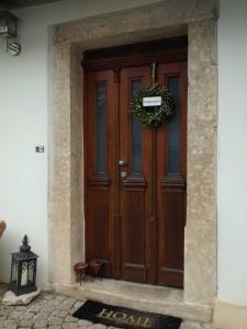 a wooden door of a house with a wreath on it at Ferienhaus Herzogenreuth in Heiligenstadt +17 photos