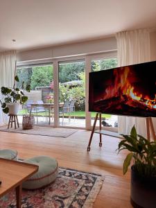 a living room with a large fireplace in the wall at Lieblingsbude Homberge in Ennepetal