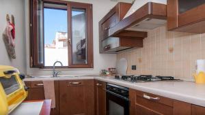 Η κουζίνα ή μικρή κουζίνα στο Casa indipendente con ampia veranda
