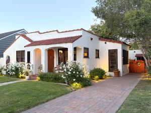 a white house with a brick driveway at Casita Gundry- Boutique Hideaway, Quaint Historic Charm in Long Beach