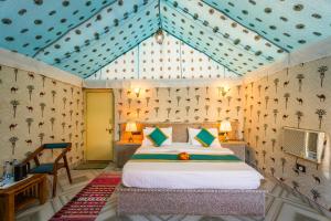 a bedroom with a bed and a blue ceiling at Rojani Resort in Sām +14 photos