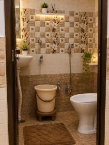 a bathroom with a toilet and a sink at Hotel HP Palace in Gorakhpur