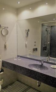 Koupelna v ubytování Hotel Augsburger Hof
