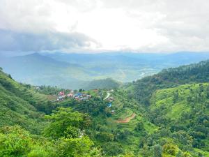 auliculiculiculiculiculiculiculiculiculiculiculiculiculiculic at Hilltop Horizon Hotel in Bandipur