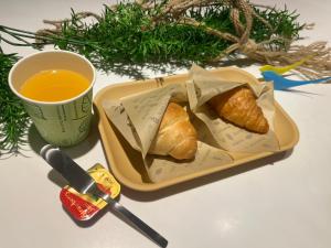 a plate of food and a cup of tea at plat hostel keikyu minowa forest in Tokyo