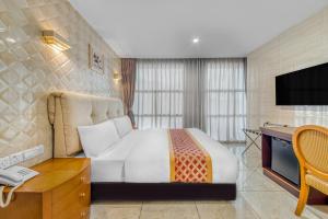 a hotel room with a bed and a television at Suwara Hotel Kepong KL in Kuala Lumpur +40 photos