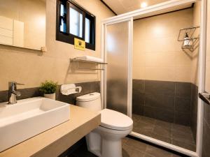 a bathroom with a toilet and a sink and a shower at 若家民宿 台東縣民宿1275號 in Guanshan +7 photos