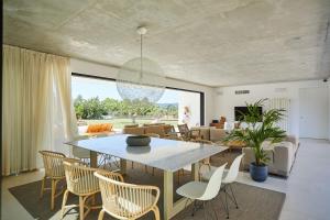 a dining room with a table and chairs at Can Pep De Sa Guaita in Sóller
