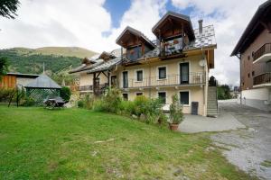 a large house with a yard in front of it at Appartement - Les ecrins 3 in Valloire