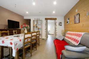 a living room with a table and a couch at Appartement - Les ecrins 3 in Valloire