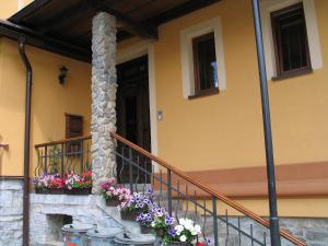 a house with flower pots on the stairs at Penzion u Antošů in Jeseník
