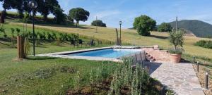 a swimming pool in the middle of a yard at B&B Straccialena in Colcerasa
