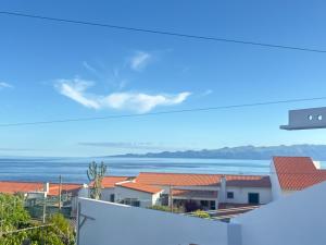 a view of the ocean from the balcony of a house at Casa da Maré in Calheta