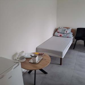 a small room with a bed and a table at Domki nad Nidą in Wiślica