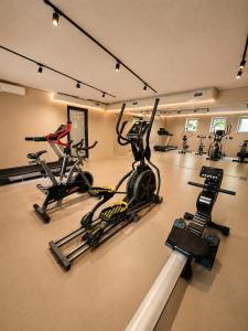 a gym with several exercise bikes in a room at Hotel Nowy Dwór Elizy blisko Sky Bridge in Długopole-Zdrój