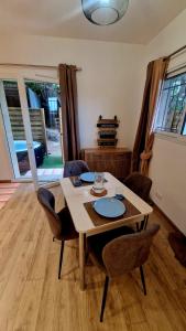 a dining room with a table and some chairs at Studio cosy avec jacuzzi , sauna et salle de sport in Vallauris