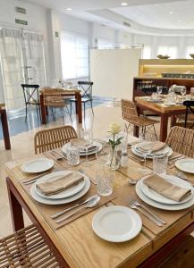 Restaurant o un lloc per menjar a Hotel Mitra Crisálida