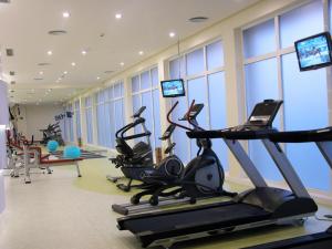 Fitness centrum a/nebo fitness zařízení v ubytování Hotel Palacio Albacete & SPA