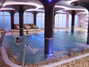 Бассейн в Hotel Palacio Albacete & SPA или поблизости