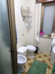 a bathroom with a toilet and a sink at Tronca Apartament Kalabria in Marina di Strongoli +9 photos