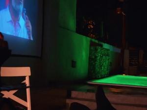 a room with a ping pong table and a tv at Casa Casal Itapoá in Itapoa