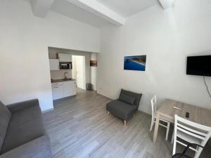 a living room with a couch and a table at LaDependance Hotel Scilla in Scilla
