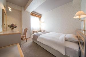 
A bed or beds in a room at Takayama City Hotel Four Seasons
