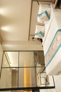 a bed in a room with a glass floor at Vatsalya by Vrinda in Nāthdwāra