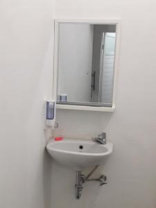 Ένα μπάνιο στο Huize Jon Hostel