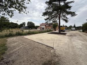 a driveway with a tree in the middle of a house at La Grange aux Etangs - Le Gîte in Sennely