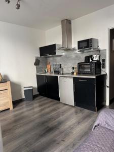 a kitchen with a counter top with a microwave at Superbe appartement cosy Centre Bordeaux in Bordeaux